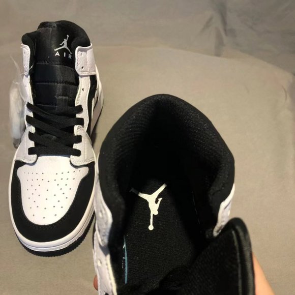 Air Jordan 1 Mid mid-top casual basketball shoes black and white